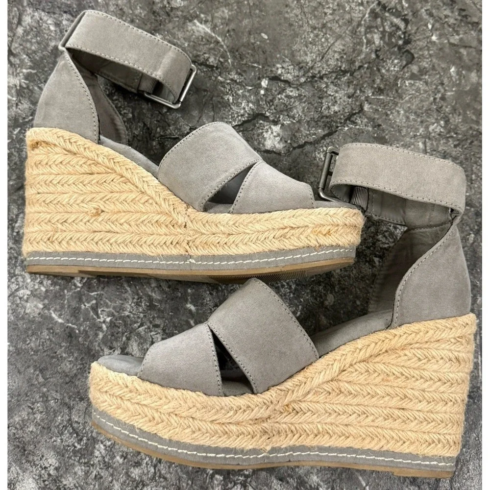 Universal Thread Womens CAROLINE Grey Faux Suede Wedge Heel Sandals Shoes Sz 8.5